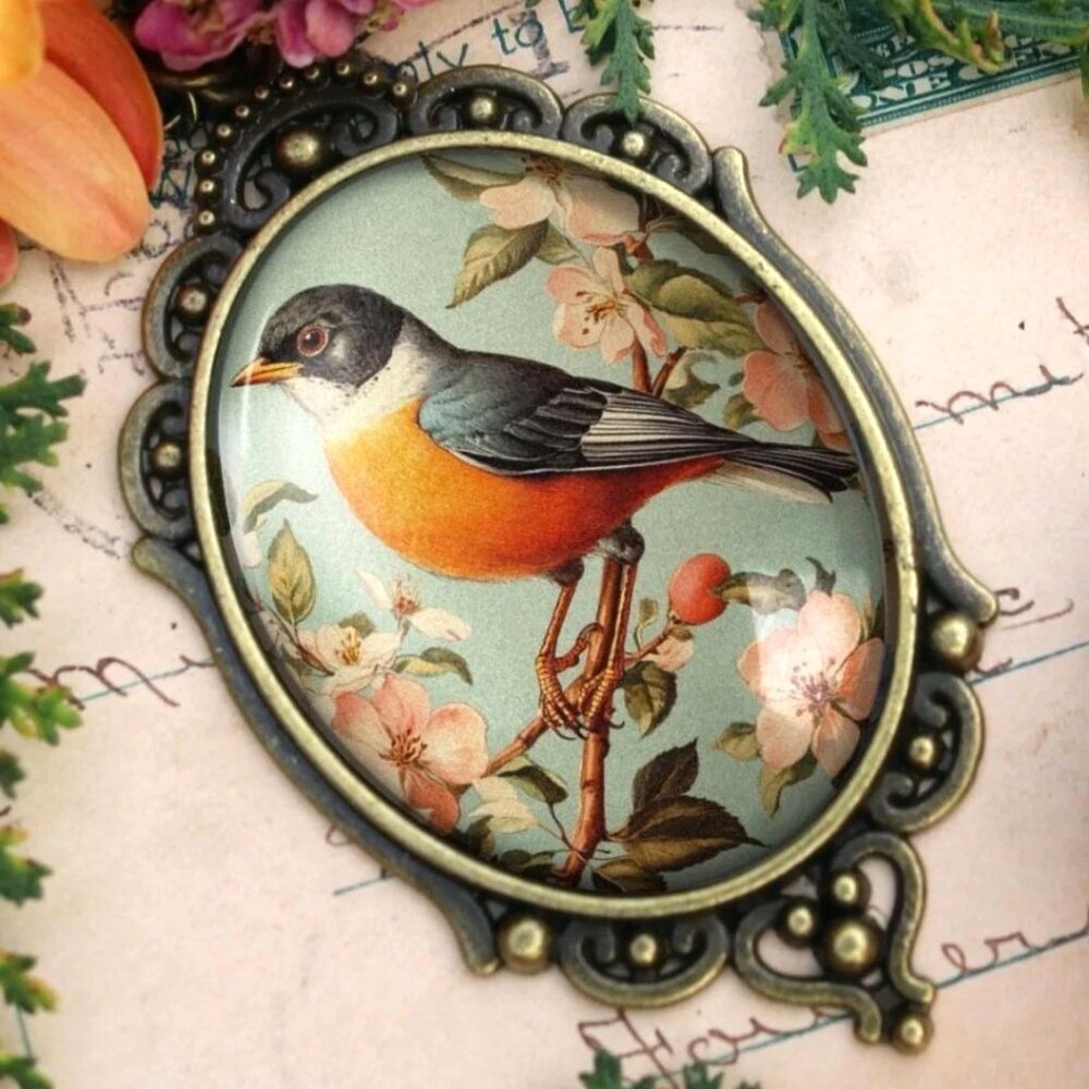 Vintage Robin Necklace - Oval Cottagecore Ornate Pendant -‎ Antique Jewelry